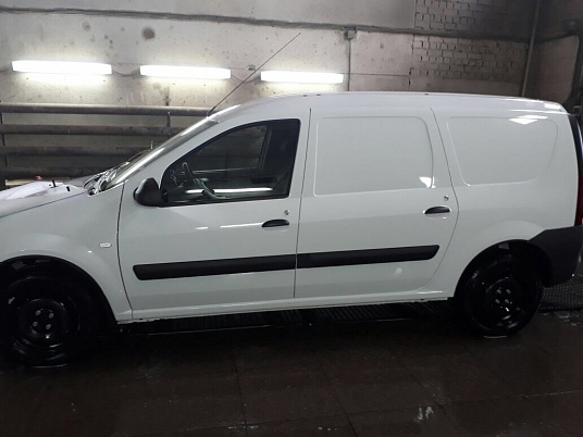 Реклама на автомобиле лада ларгус для СТОУН-СЕРВИС