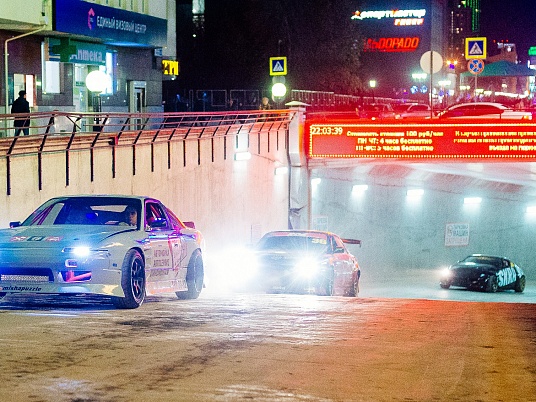 Брендирование спортивного автомобиля