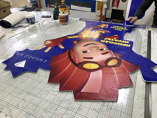 Напольная фигура