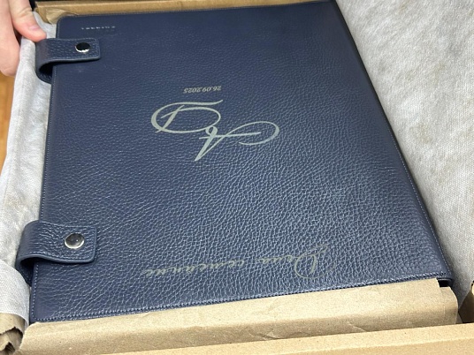 Гравировка на кожаной обложке