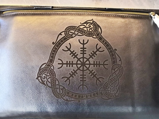 Гравировка на коже