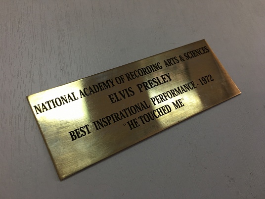 Гравировка оптоволоконным лазерным маркером