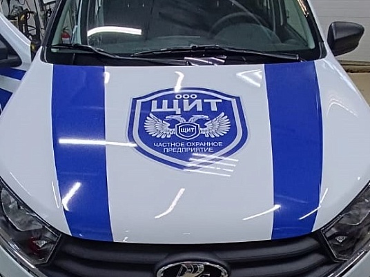 Брендирование автомобиля светоотражающей пленкой