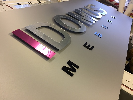 Вывеска мебель IDOMUS